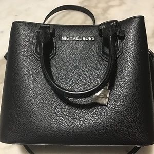 Michael Kors crossbody Bucket Purse
